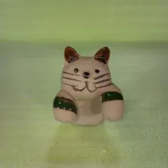 猫の置物　陶器製？　置物 　小型　小物　インテリア　オブジェ　ディスプレイ　飾り