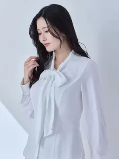 極美品☆YONFA 2025AW ボクシースリットブラウス ivory ヨンファ 極美品☆YONFA 2025AW ボクシースリットブラウス ivory ヨンファの通販