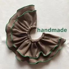 ハンドメイド　メロー　360°フリル　スタイ　つけ襟　茶色リブ×緑