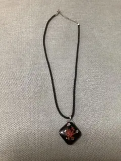 【昭和レトロ】花柄のペンダント ネックレス ブラック