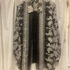 個性的な黒の古着ブラウス？シャツ？（花柄）透け感ありのサムネイル