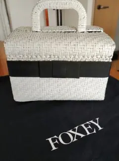 人気グレージュ✨良品 FOXEY 2WAY ショルダーバッグ キャンバス×本革 人気グレージュ✨良品 FOXEY 2WAY ショルダーバッグ キャンバス×本革