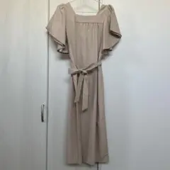 ベージュ ワンピース