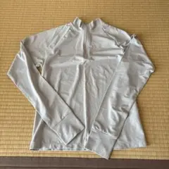 エアリズム　ライトグレー　フード無し　ハーフジップ