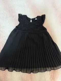 黒 プリーツワンピース