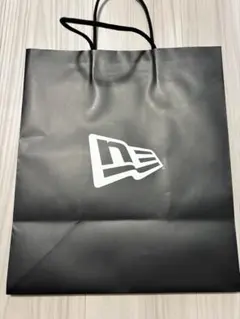 New Era ショップ袋 黒 約35cm x 30cmのサムネイル