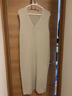 ベージュ Vネック ノースリーブ ロングワンピース