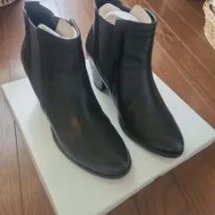 ブラック ショートブーツ 中ヒール