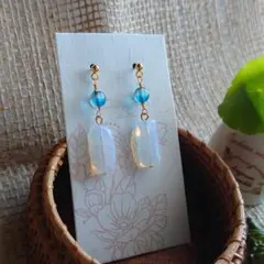 ハンドメイドピアス チャームピアス　ドロップ型　アレルギー対応