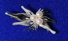 シルバー製花形ブローチ 真珠付き　　silver 純銀　真珠　ブローチ　花形