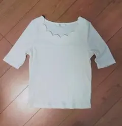 【未着用美品】胸元のカットワークが可愛いリブカットソー白のサムネイル