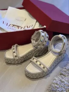 【VALENTINO】サンダル【ほぼ未使用】のサムネイル