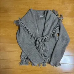 【美品】taprootsフリンジ付きグレーのニットカーディガン