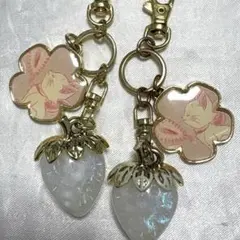 ディズニー　シークレットキーチェーン　いちご　ストロベリー　マリーちゃん　2点