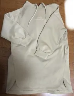 ベージュ　adidasフード付きパーカーワンピースのサムネイル