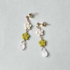 NO.1277 フラワーチェコガラスビーズの3連イヤリング/ピアス