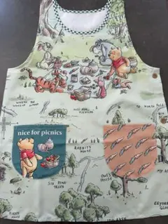新品　くまのプーさん保育士エプロン