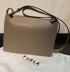 FURLA ベージュ レザー ショルダーバッグ