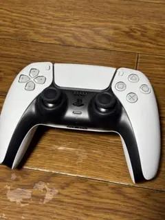 新品　DualSense ワイヤレスコントローラー ホワイト/ブラック