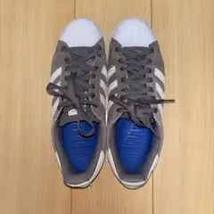 adidas グレー スエード スニーカー