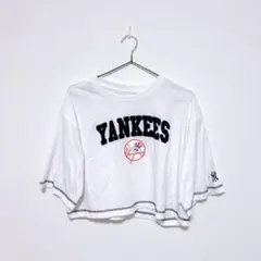 未使用　レディース　Mサイズ　半袖ショート丈Tシャツ　ヤンキース　MLBのサムネイル