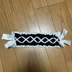 黒と白のフリルヘッドドレス