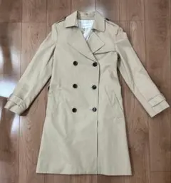 ベージュ ダブルブレスト トレンチコート