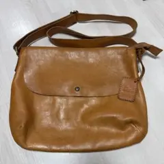 fes ブラウンレザー フラップショルダーバッグ