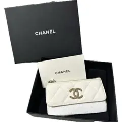 CHANEL ホワイト キルティング カードケース - メルカリ