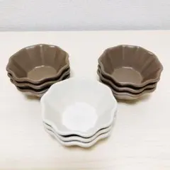 ★ブラウンとアイボリーの小さな陶器の花器9個セット