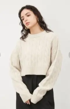 ウール混短丈ケーブルニットプルオーバー