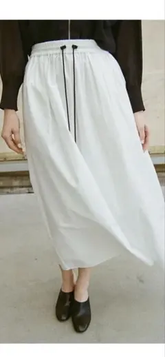 マカフィー　トゥモローランド　ホワイト フレアスカート 新品タグ付き