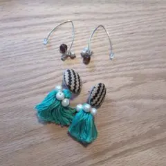 タッセルと木製ビーズのピアスセット