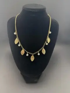 葉っぱモチーフ インミテーションパール ネックレス