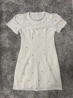 ビジュー付きホワイトAラインドレス