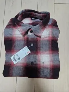 UNIQLO ネルシャツ チェック柄 レッド Lサイズのサムネイル