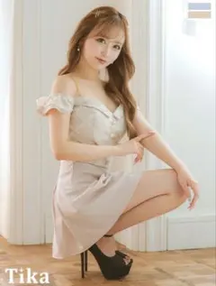 【新品、未開封】Tika 肩出しチェーンオフショルダードレス