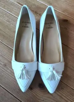 美品　Odette e Odile♥タッセル付きパンプス 　ホワイト　　22.5のサムネイル