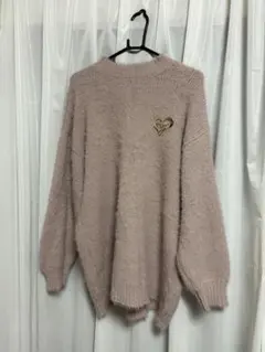 【処分セール】オーバーサイズニットセーター ハートブローチ付き