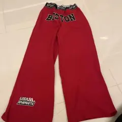 BOSTONデザインのスポーツパンツ