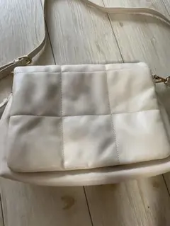 ホワイト キルティング ショルダーバッグ
