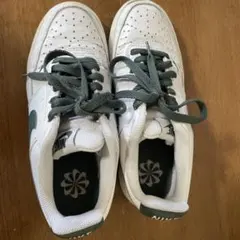 Nike ホワイト/グリーン スニーカー