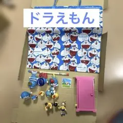 ドラえもん フィギュア、バッグ、ストラップ、レジャーシートなど16点まとめてのサムネイル