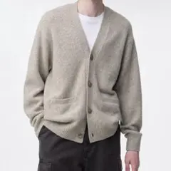 GU パフニットVネックカーディガン