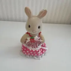 シルバニアファミリー うさぎ人形 着せ替えドレス付き ピンク いちご