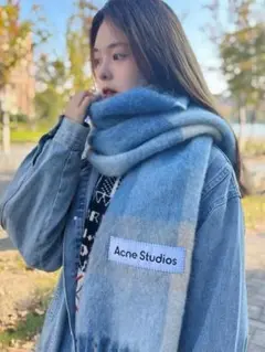 Acne Studios グラデーションブルー マフラー ブルー（青）系 Acne Studios(アクネストゥディオス) マフラー