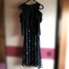 オフショルダー刺繍入りワンピース