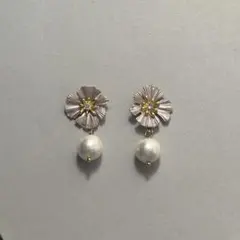 No.1539 1点のみ　薄紫　フラワー　ピアス　イヤリング　コットンパール