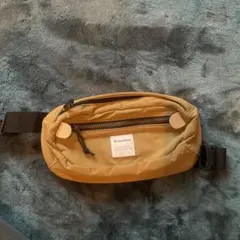 美品コンバース　ベージュ　ボディバッグ