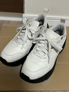 プーマ　スニーカー　レディース　厚底